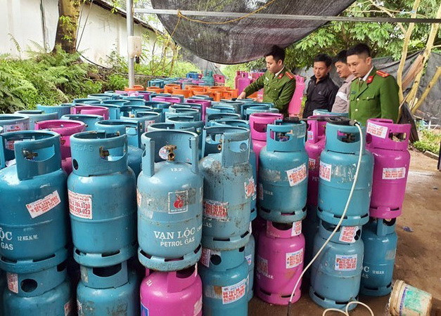 Xử phạt hơn 42 triệu đồng cơ sở sang, chiết gas trái phép ảnh 1