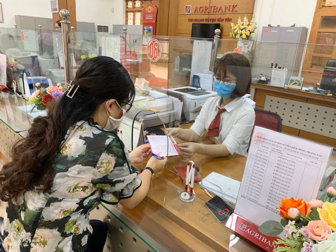 Ngân hàng Agribank nhanh chóng triển khai nhiều chương trình, giải pháp hỗ trợ tài chính do ảnh hưởng của dịch COVID-19. (Ảnh: Hải Quân/TTXVN ) Dịch COVID-19: Ngân hàng đồng hành cùng nông dân vượt khó ảnh 1