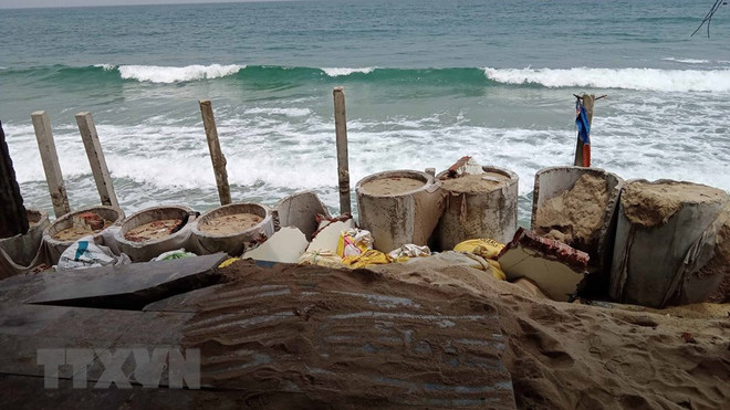 Hội An: Sóng biển đánh sập, cuốn trôi tài sản của người dân ra biển ảnh 2