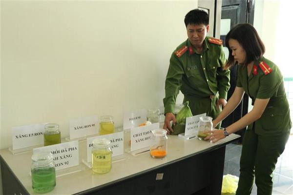 Điều tra đường dây tiêu thụ trên 6 triệu lít xăng giả mỗi tháng ảnh 2