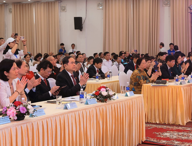 Ủy viên Bộ Chính trị, Phó Chủ tịch Thường trực Quốc hội Trần Thanh Mẫn và các đại biểu tham dự Hội nghị. (Ảnh: Hoàng Hiếu/TTXVN) ttxvn_1104_mo coi khuyet tat (2).jpg