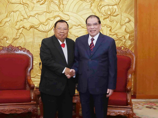 Tổng Bí thư Lào thăm nguyên Tổng Bí thư Lê Khả Phiêu và Nông Đức Mạnh ảnh 2