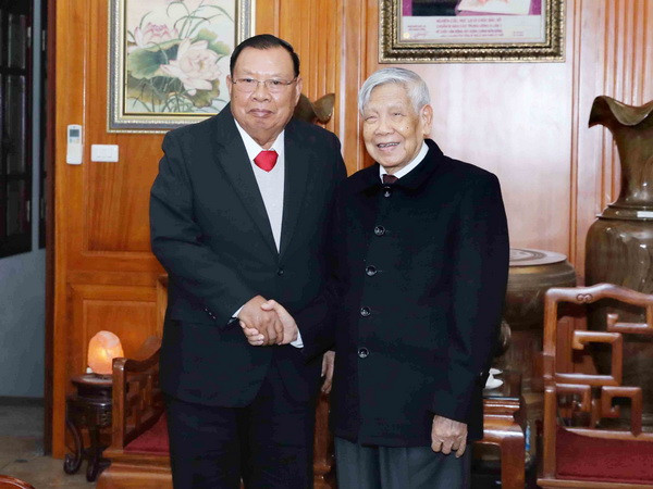 Tổng Bí thư Lào thăm nguyên Tổng Bí thư Lê Khả Phiêu và Nông Đức Mạnh ảnh 1