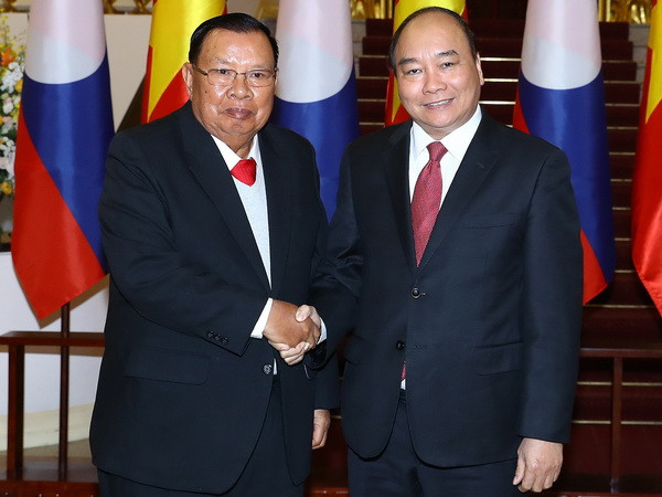 Thủ tướng Nguyễn Xuân Phúc hội kiến Tổng Bí thư, Chủ tịch nước Lào ảnh 1