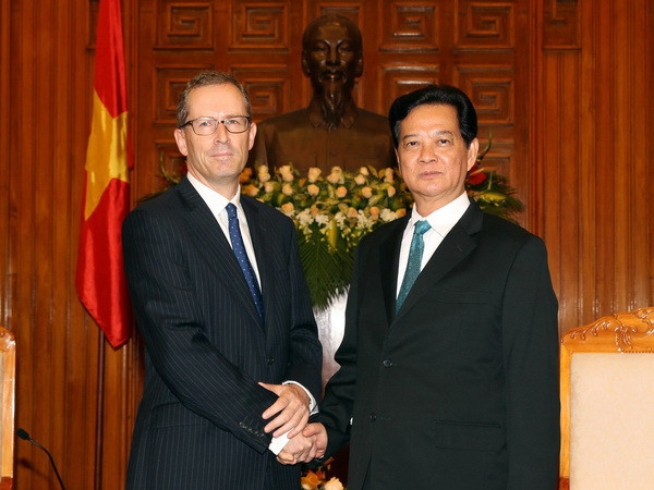 Thủ tướng Nguyễn Tấn Dũng tiếp Đại sứ Anh và Đại sứ Ba Lan ảnh 1