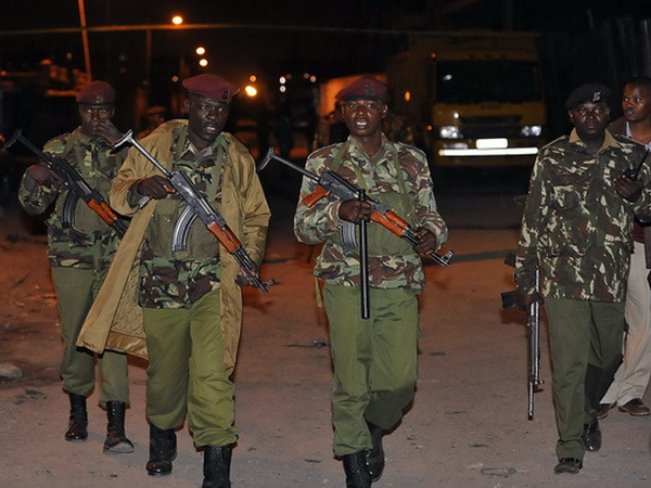 Ba phụ nữ xông vào đồn cảnh sát Kenya nhằm đánh bom tự sát ảnh 1