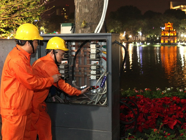 Cung ứng điện ổn định, an toàn trong dịp Tết Nguyên đán 2015 ảnh 1