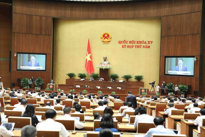 Quang cảnh phiên họp sáng 24/5. (Ảnh: Minh Đức/TTXVN) Những nội dung chính trong ngày làm việc thứ ba của Kỳ họp thứ 5 ảnh 1