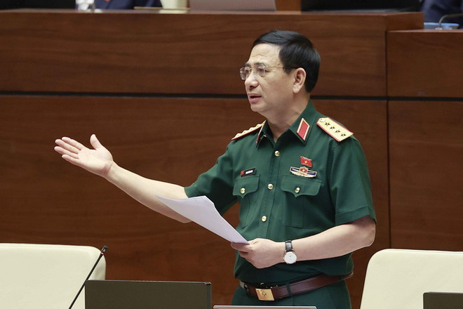 Đại tướng Phan Văn Giang, Bộ trưởng Bộ Quốc phòng giải trình, làm rõ một số vấn đề đại biểu Quốc hội nêu trong dự thảo Luật Phòng thủ dân sự. (Ảnh: Doãn Tấn/TTXVN) Những nội dung chính trong ngày làm việc thứ ba của Kỳ họp thứ 5 ảnh 2