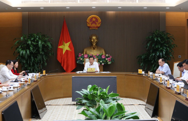 Phó Thủ tướng Lê Minh Khái phát biểu. (Ảnh: An Đăng/TTXVN) Phó Thủ tướng Lê Minh Khái: Phải phản ứng chính sách nhanh hơn ảnh 3