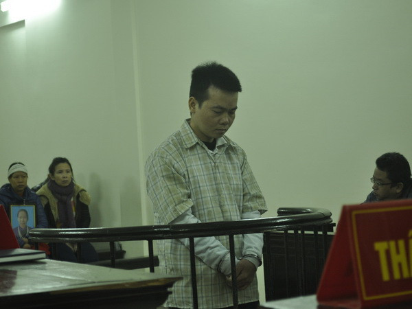 Tù chung thân cho gã hàng xóm giết người vì thùng cháo ảnh 1