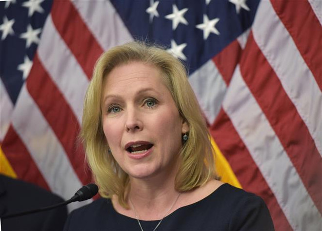 Thượng Nghị sỹ đảng Dân chủ Kirsten Gillibrand trong một cuộc họp báo tại Washington, DC. (Ảnh: AFP/TTXVN) Mỹ: Thêm một nghị sỹ Dân chủ từ bỏ cuộc đua vào Nhà Trắng ảnh 1