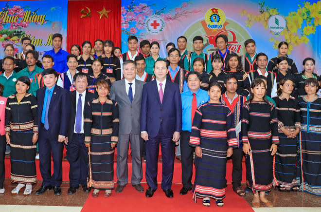 Chủ tịch nước Trần Đại Quang thăm, chúc Tết công nhân ngành cao su ảnh 2