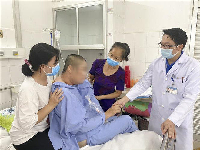 Lần đầu tại ĐBSCL áp dụng kỹ thuật mới cứu sống người xuất huyết não ảnh 1