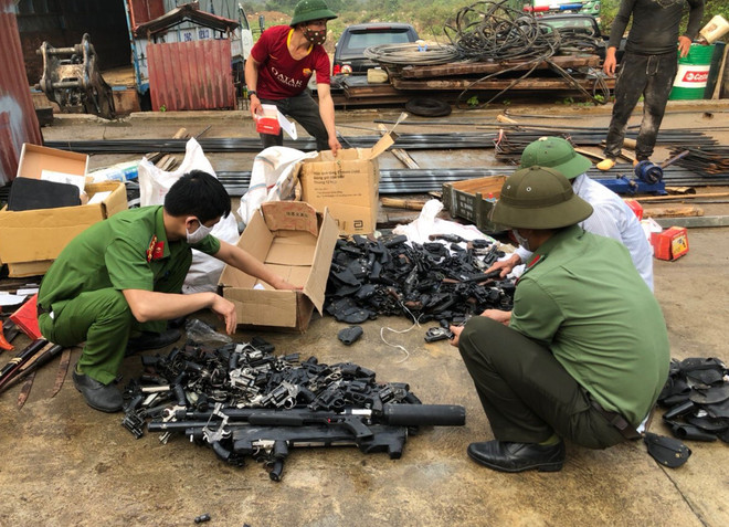 Sơn La: Tiêu hủy hàng nghìn vũ khí, vật liệu nổ và công cụ hỗ trợ ảnh 1