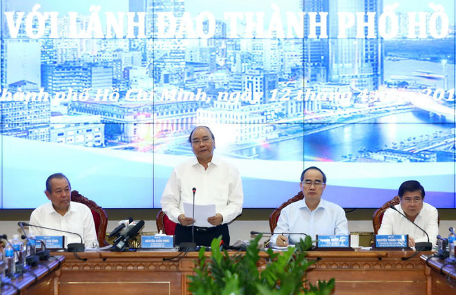 Thủ tướng Nguyễn Xuân Phúc phát biểu kết luận tại buổi làm việc. (Ảnh: Thống Nhất/TTXVN) Thủ tướng: TP.HCM phải luôn là địa phương tiên phong, dẫn đầu ảnh 1