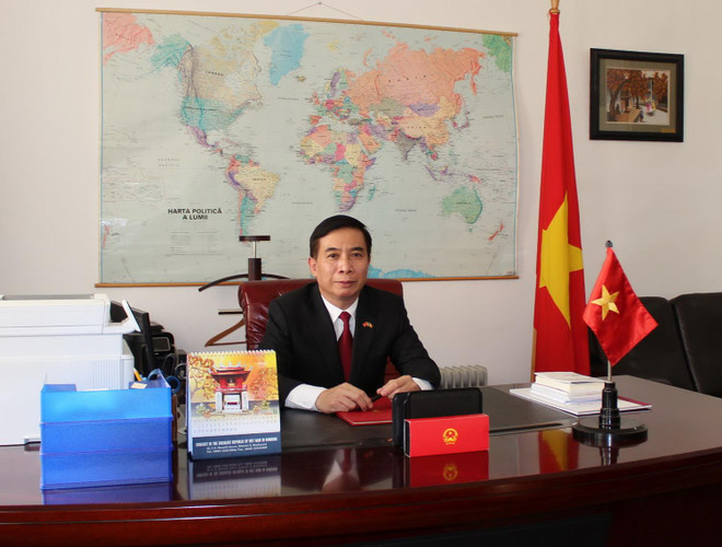 Đại sứ Đặng Trần Phong. (Ảnh: Hồng Kỳ/Vietnam+) Nâng quan hệ hữu nghị truyền thống Việt Nam-Romania lên tầm cao mới ảnh 1