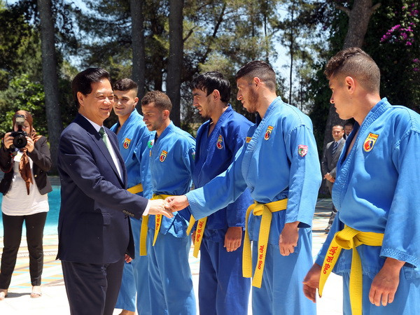 Thủ tướng tiếp Chủ tịch Hội Hữu nghị Algeria-Việt Nam ảnh 2