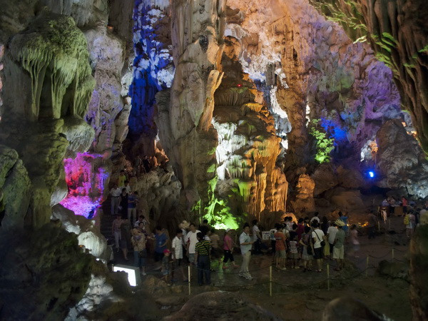 Vịnh Hạ Long là một trong những điểm hấp dẫn du khách Iran ảnh 1