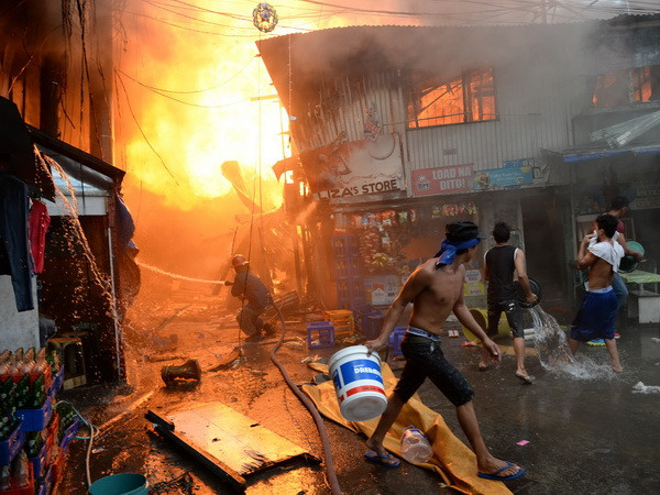 Cháy khu nhà ổ chuột ở Philippines, hàng nghìn người vô gia cư ảnh 1