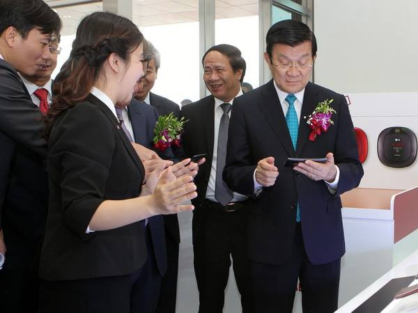 Chủ tịch nước Trương Tấn Sang thăm các dự án kinh tế lớn tại Hải Phòng ảnh 1