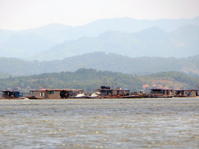 Khai thác cát trái phép ngay trước cửa ngõ di sản Vịnh Hạ Long ảnh 1