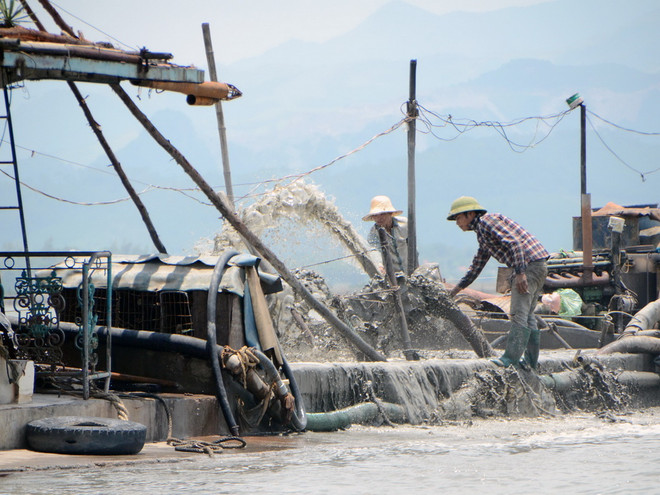 Khai thác cát trái phép ngay trước cửa ngõ di sản Vịnh Hạ Long ảnh 3