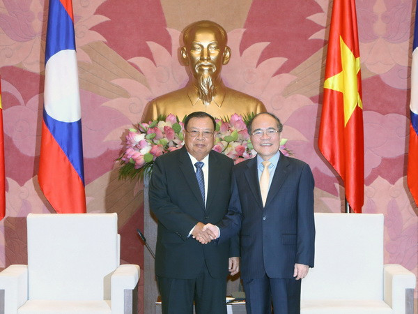 Việt Nam sẵn sàng chia sẻ với Lào kinh nghiệm sửa đổi Hiến pháp ảnh 1