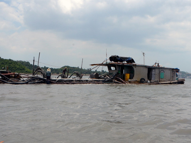 Khai thác cát trái phép ngay trước cửa ngõ di sản Vịnh Hạ Long ảnh 2