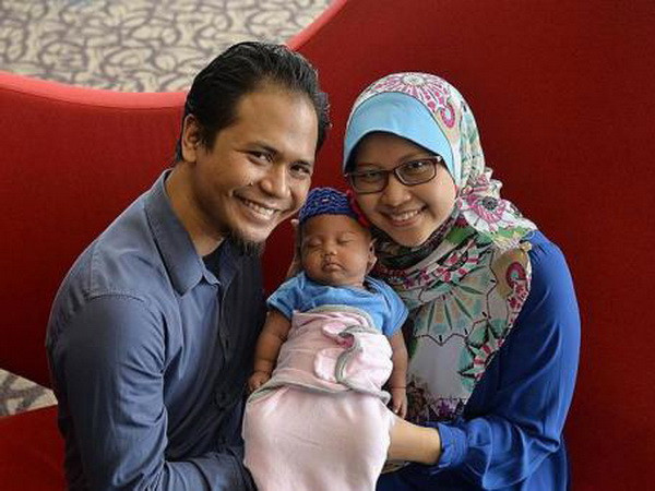 Bé gái châu Á đầu tiên sinh tự nhiên từ cấy ghép mô buồng trứng ảnh 1