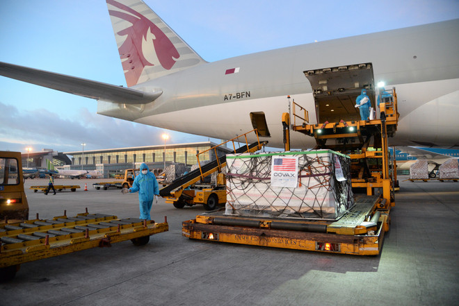 Hình ảnh vaccine Moderna phòng COVID-19 về đến sân bay Nội Bài ảnh 7