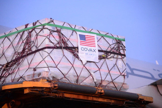 Hình ảnh vaccine Moderna phòng COVID-19 về đến sân bay Nội Bài ảnh 5