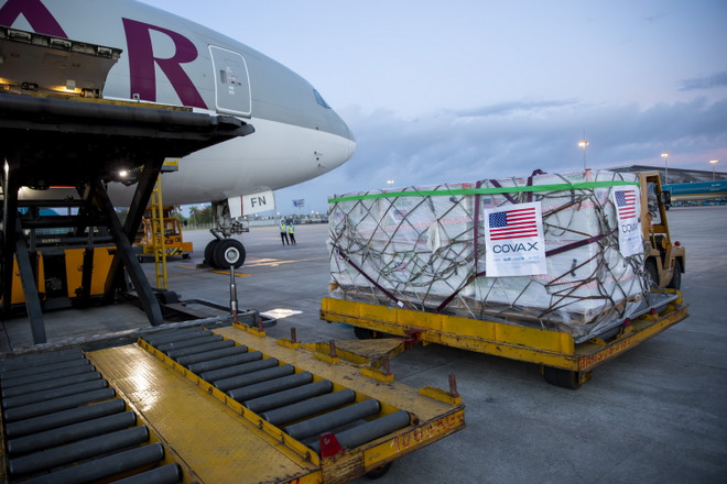 Hơn 2 triệu liều vaccine Moderna phòng COVID-19 về đến Việt Nam ảnh 1