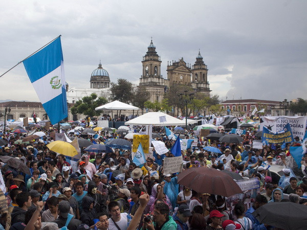 Hàng nghìn người biểu tình phản đối tham nhũng ở Guatemala ảnh 1