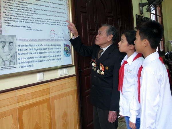 Chiến sỹ "diệt giặc dốt" hai lần vinh dự được gặp Bác Hồ ảnh 1