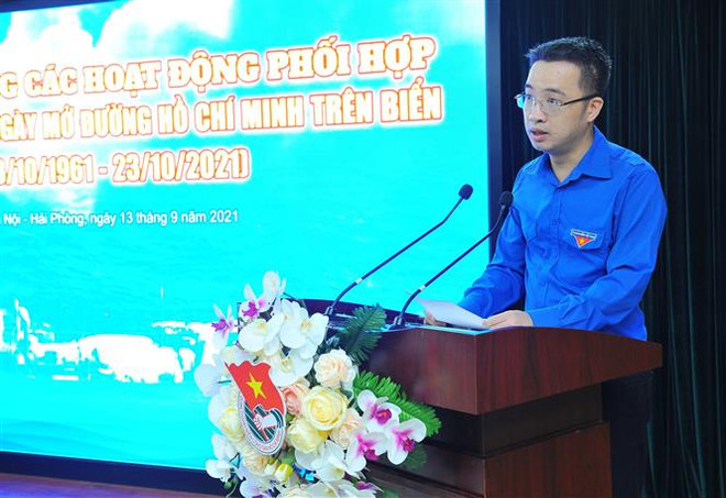Bí thư Ban Chấp hành Trung ương Đoàn Nguyễn Tường Lâm phát biểu tại lễ phát động. (Ảnh: Minh Đức/TTXVN) Hướng tới kỷ niệm 60 năm Ngày mở Đường Hồ Chí Minh trên biển ảnh 1