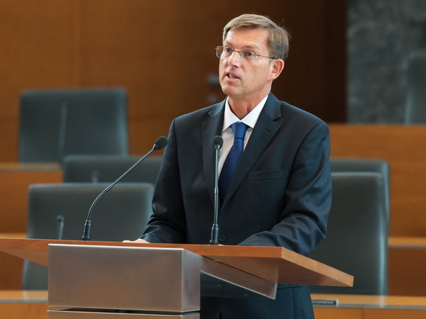 Tân Thủ tướng Slovenia Miro Cerar thành lập chính phủ trung tả ảnh 1