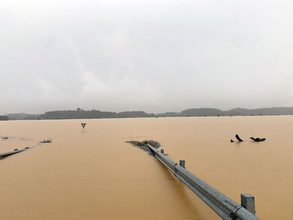 Hà Tĩnh: Khẩn trương khắc phục hạ tầng thủy lợi thiết yếu do lũ lụt ảnh 2