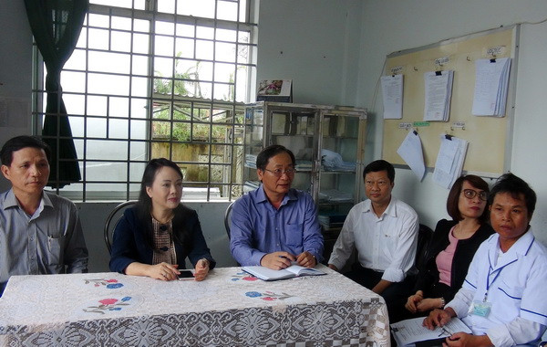 Bộ trưởng Y tế thăm và hỗ trợ công tác y tế sau bão 12 tại Khánh Hòa ảnh 1