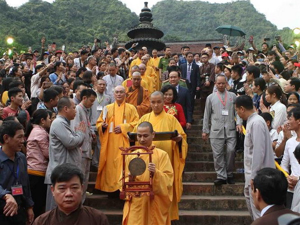 Lễ hội chùa Hương đỡ cảnh tắc nghẽn trong ngày khai hội ảnh 2