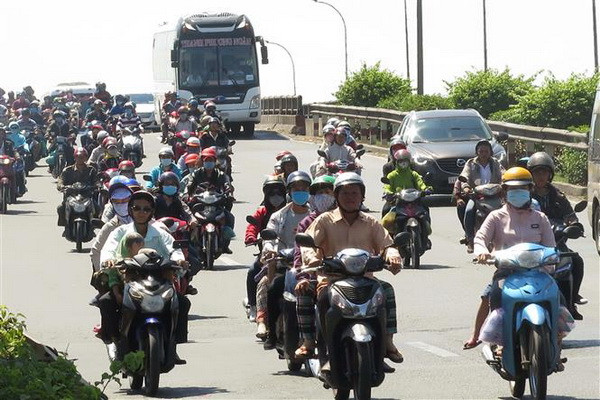 Người dân bắt đầu đổ về Thành phố Hồ Chí Minh sau kỳ nghỉ Tết ảnh 2