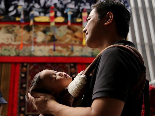 Nhật Bản thông qua loạt biện pháp đối phó với tỷ lệ sinh thấp ảnh 1