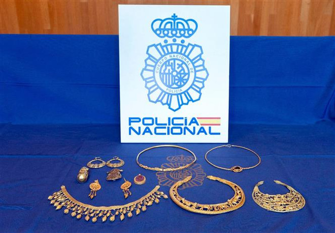 Tây Ban Nha thu hồi số trang sức cổ trị giá 60 triệu euro bị đánh cắp ảnh 1