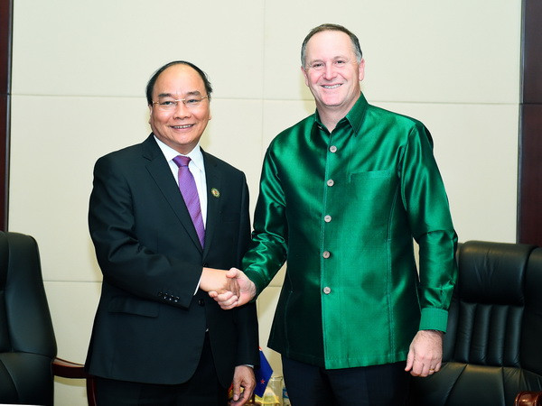 Thủ tướng Nguyễn Xuân Phúc hội kiến Thủ tướng Nhật Bản và New Zealand ảnh 2