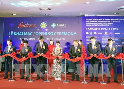 Gần 400 doanh nghiệp dự chuỗi triển lãm, hội chợ điện và năng lượng ảnh 1