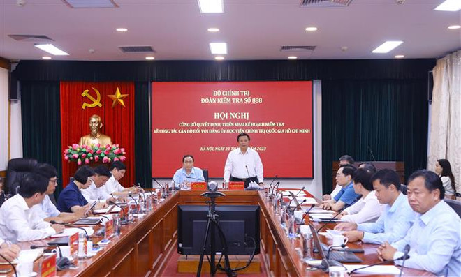 Ông Nguyễn Xuân Thắng, Ủy viên Bộ Chính trị, Bí thư Đảng ủy, Giám đốc Học viện Chính trị quốc gia Hồ Chí Minh phát biểu ý kiến. (Ảnh: Văn Điệp/TTXVN) Đoàn kiểm tra 888 làm việc với Đảng ủy Học viện Chính trị quốc gia HCM ảnh 2