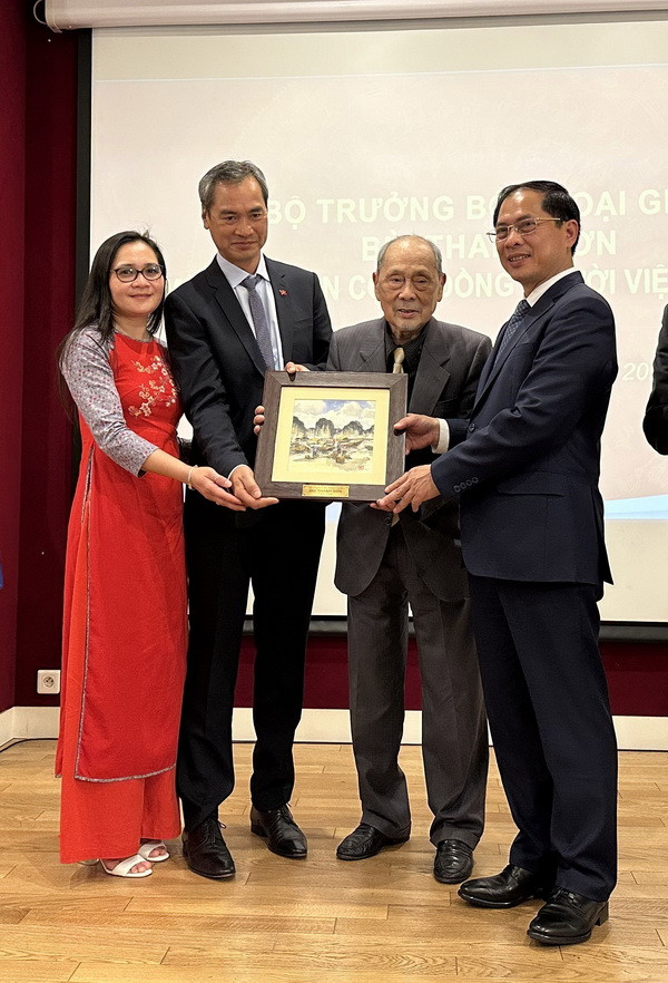 Bộ trưởng Bùi Thanh Sơn mong kiều bào ở Pháp giữ gìn, lan tỏa bản sắc ảnh 2