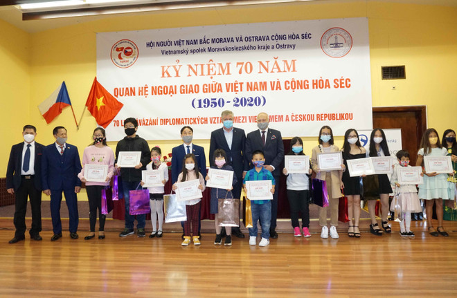 Tăng cường gắn kết người Việt với xã hội tại Cộng hòa Séc ảnh 1