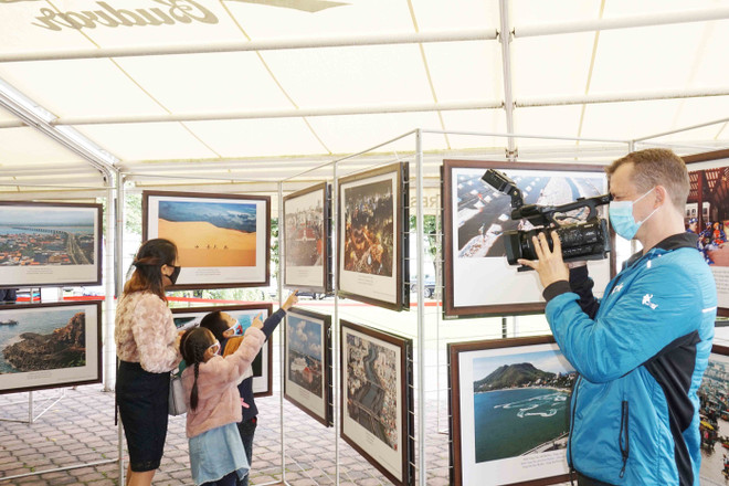 Tăng cường gắn kết người Việt với xã hội tại Cộng hòa Séc ảnh 3