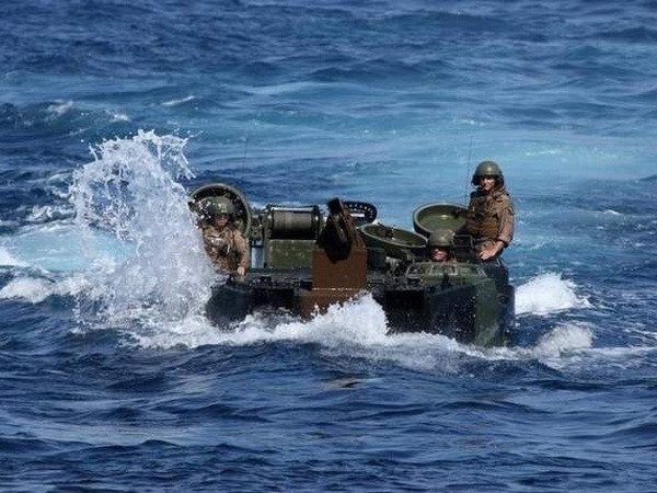 Nhật Bản có kế hoạch mua 52 xe bọc thép lội nước của Mỹ ảnh 1
